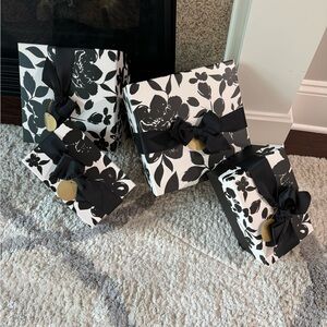 LADY JAYNE BLACK WHITE FLORAL ORGANIZATION STORAGE/GIFT BOXES